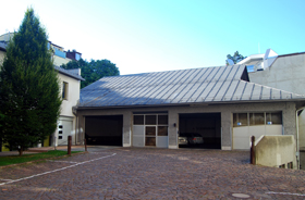 Menardi Garage